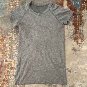 lululemon athletica Gray Short Sleeve Tee